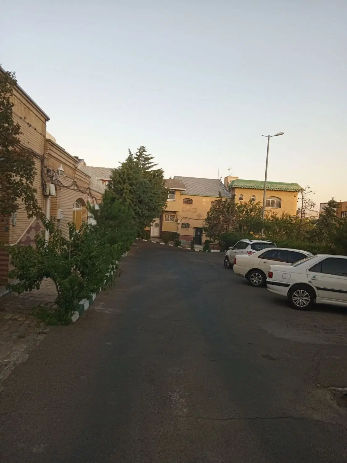 رهن واجاره حیاط دوطبقه ونیم جهت دفتری و...باغمیشه