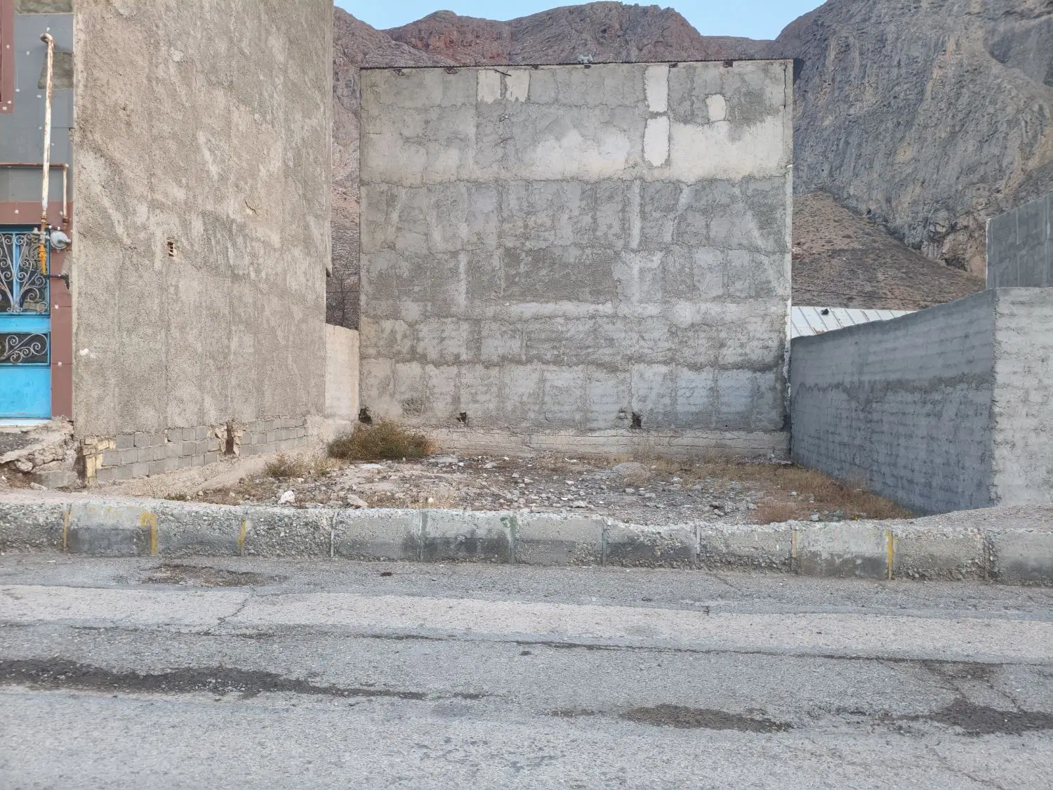 زمین مسکونی ۱۲۳ متری با سند در مرکز شهر