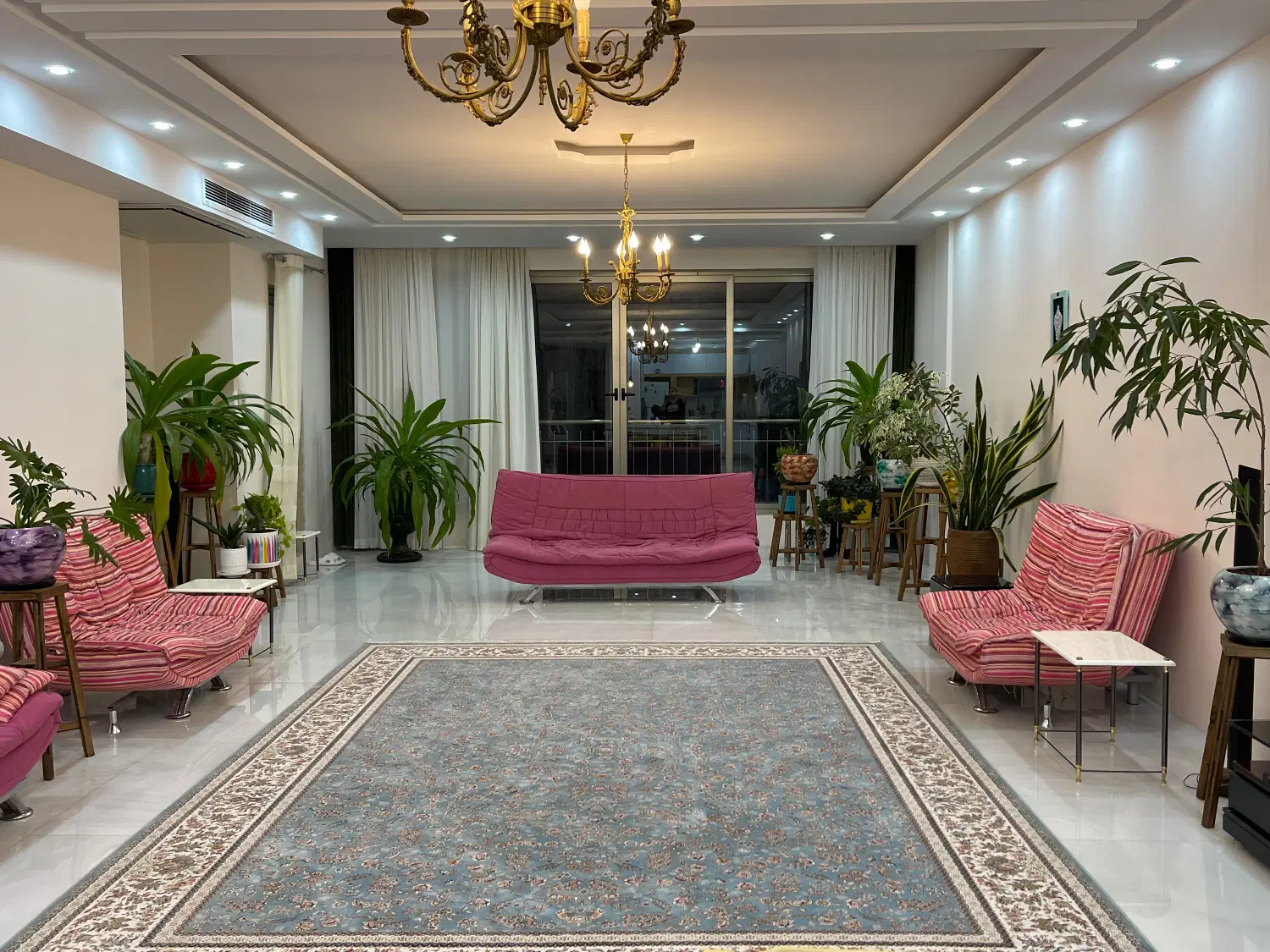 اجاره آپارتمان سه خوابه مسکونی عفیف آباد