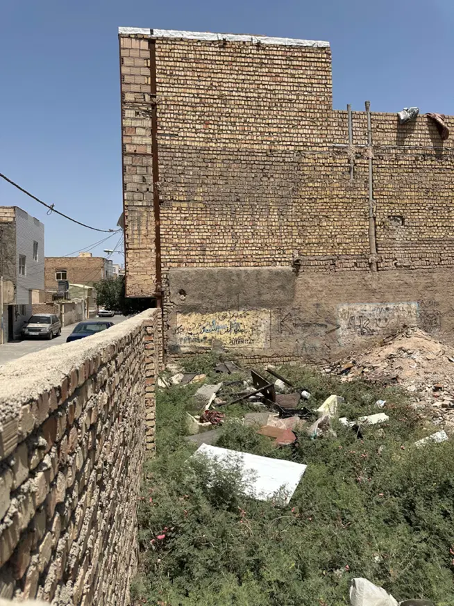 زمین مسکونی۱۸۷ متر با مجوز چهاردیواری