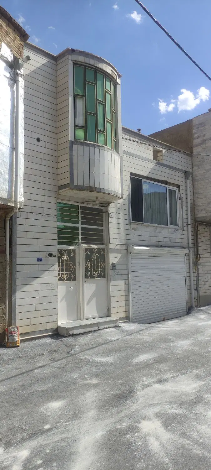 خانه دوطبقه (یک طبقه و پیلوت)