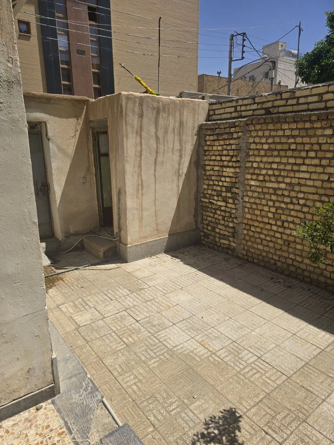 حدود ۱۴۰ متر منزل ویلایی قدیمی