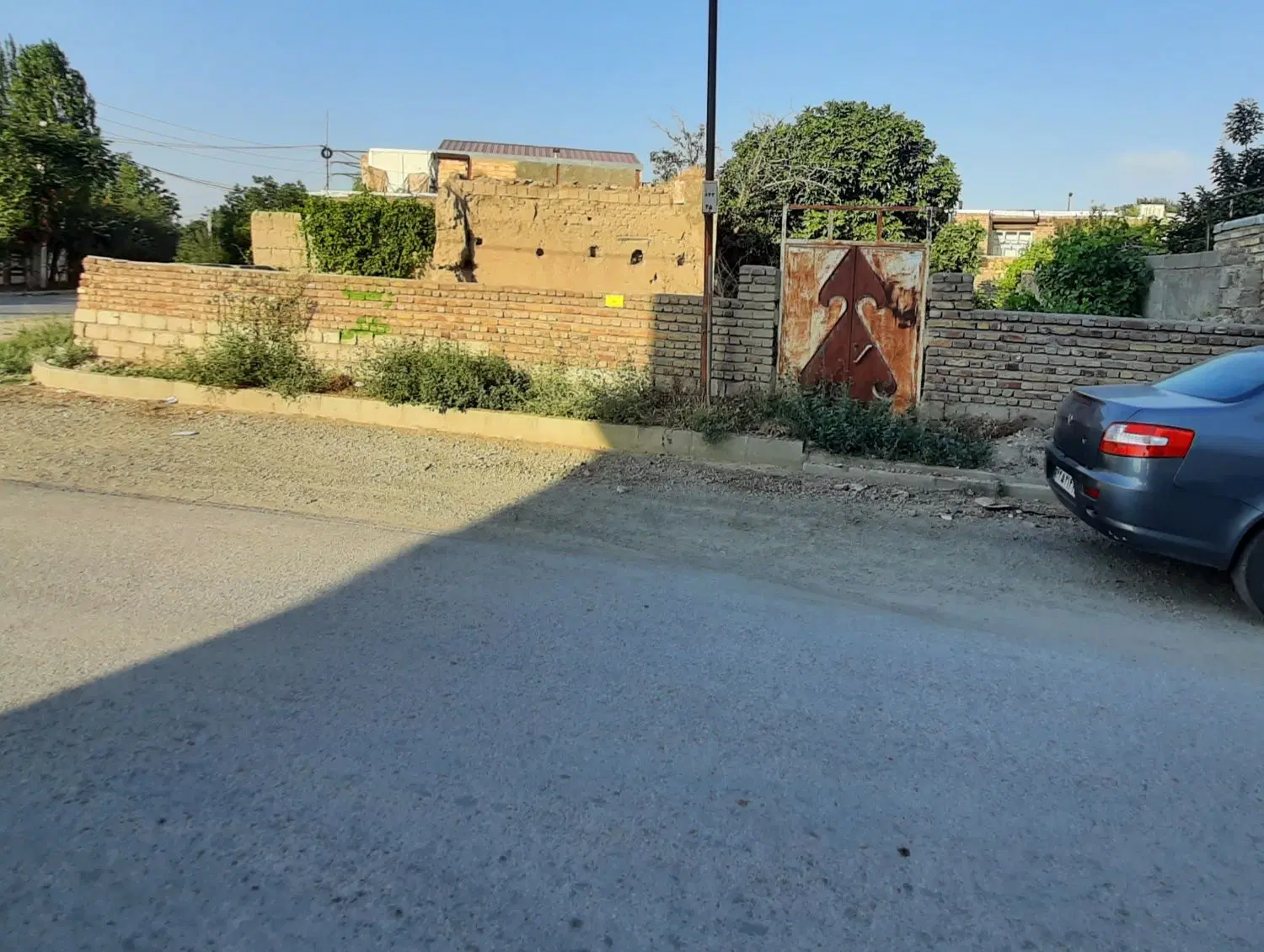 زمین دو نبش جاده دریا ، (روستای سنگر )