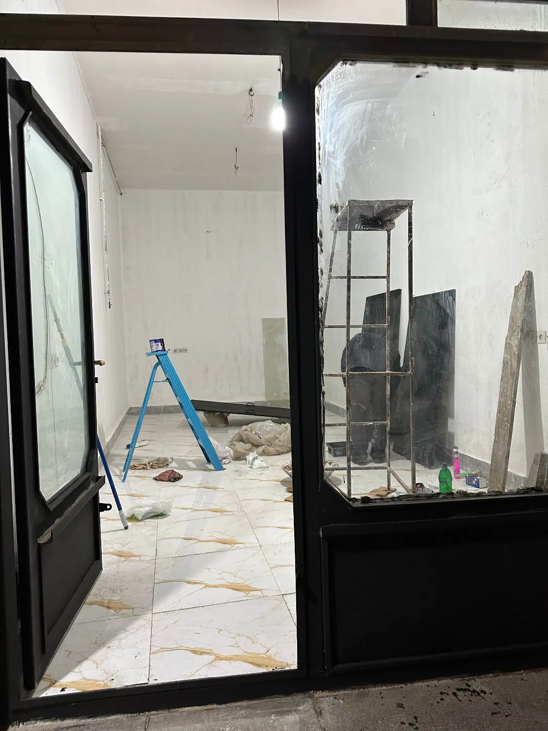 مغازه ۳۰ متری بر خ دلگشاجنوبی