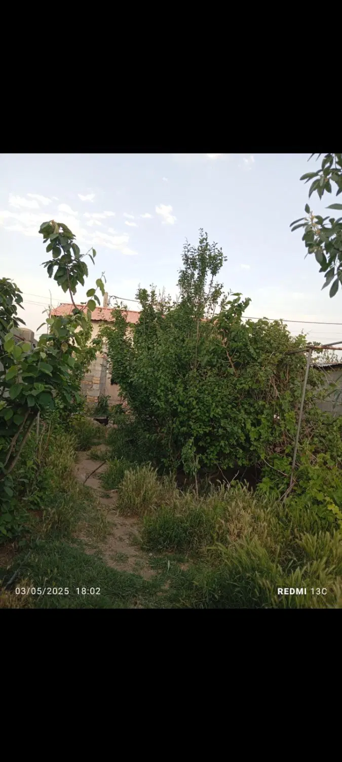 خانه ویلایی باغچه ۱۰۰۰متری آب و برق و گاز
