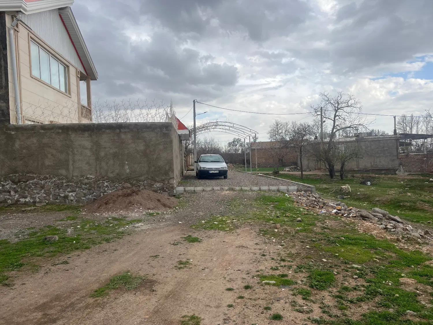 ۳۰۰متر زمین به فروش میرسد