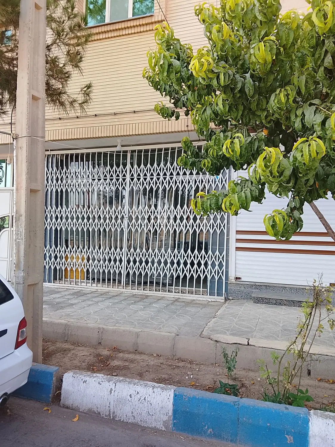رهن و اجاره مغازه ۲۰ متری روبرو فلکه بوستان