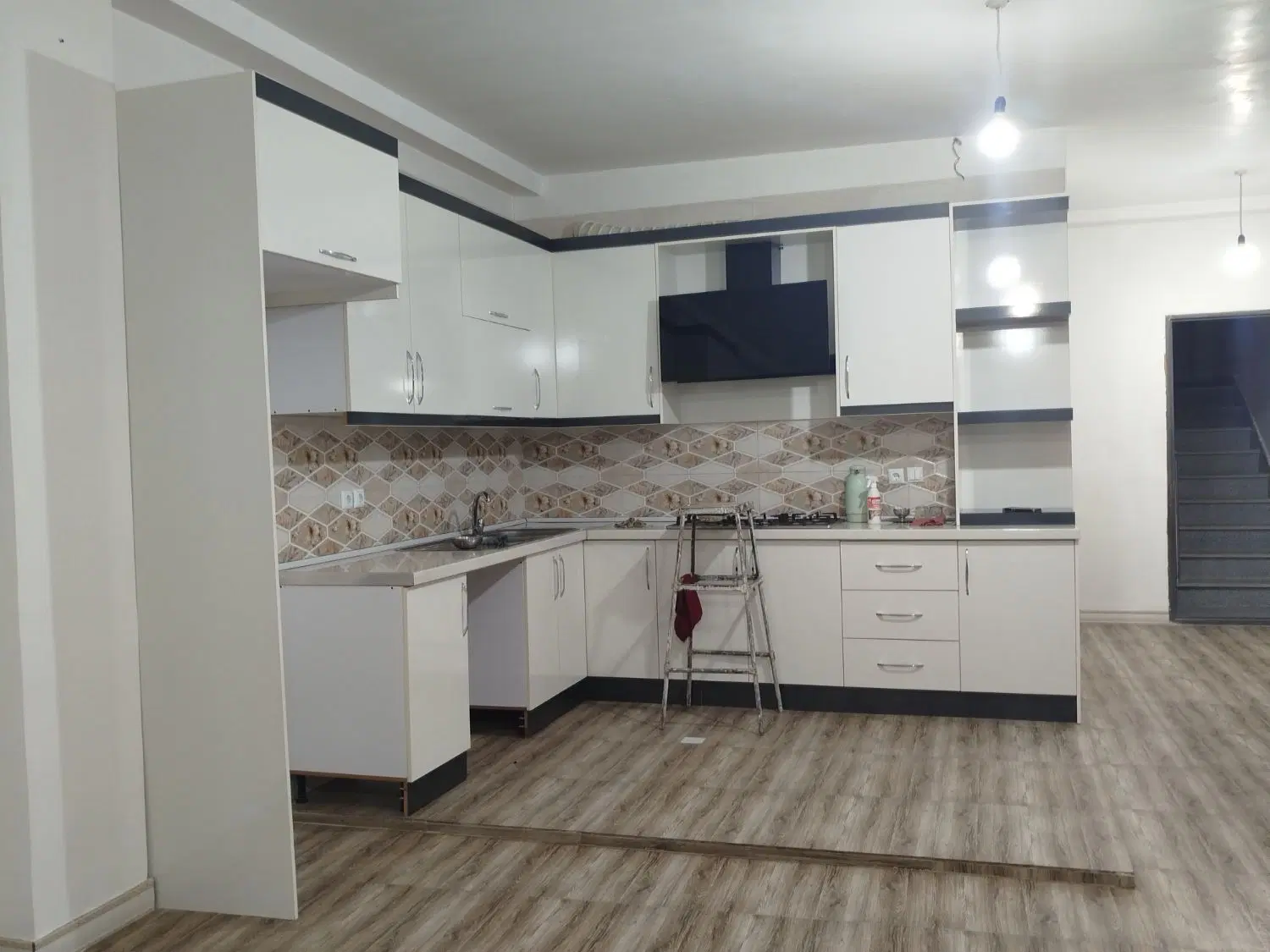خانه ویلایی سه طبقه در گلمغان