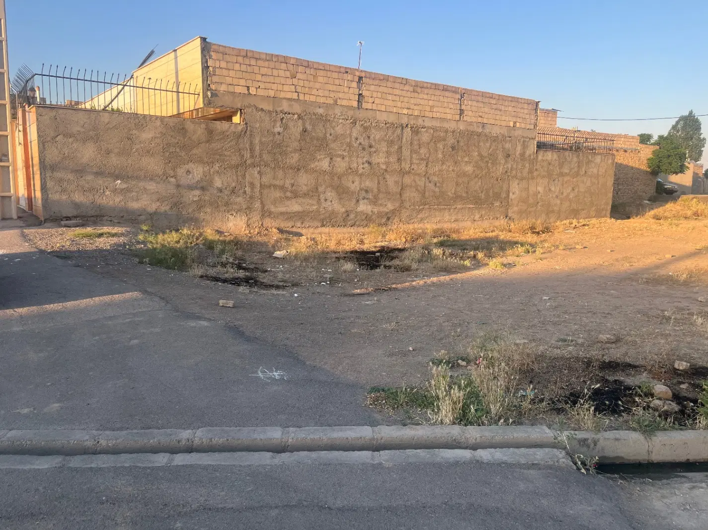 زمین شریف اباد