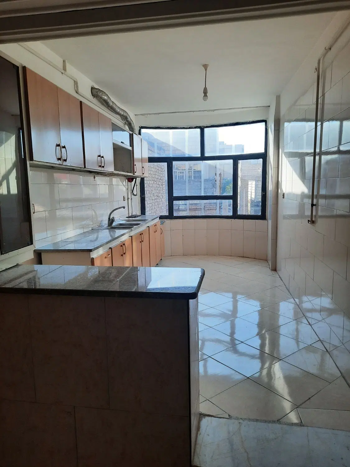 یک واحد اپارتمان  دوم..از کف سوم..