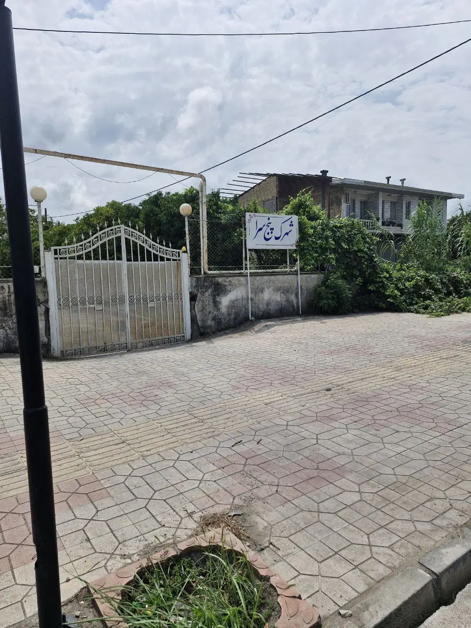 ویلا شهرکی ۲۲۰ متر زمین ۹۰ متر بنا سندششدانگ