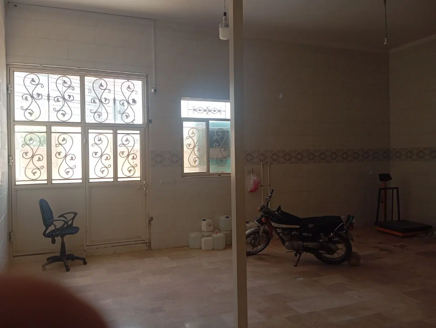 فروش کارگاه بابرق ۳فاز وسقف۵متر