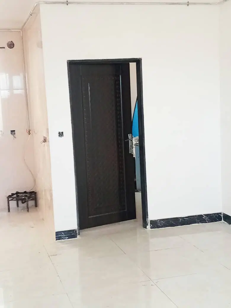 خانه حیاط دار در باغ معروف
