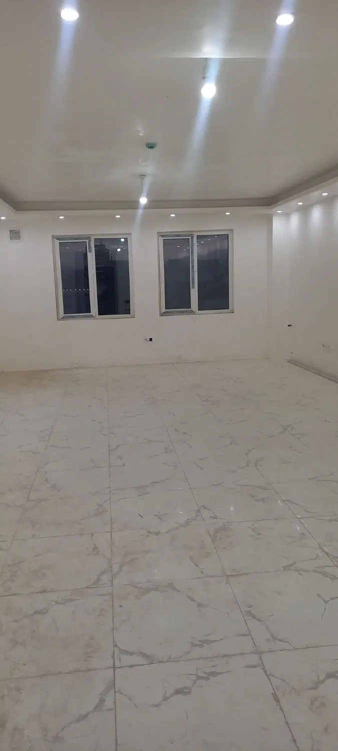 اپارتمان ۱۶۵ متری میرزای شیرازی