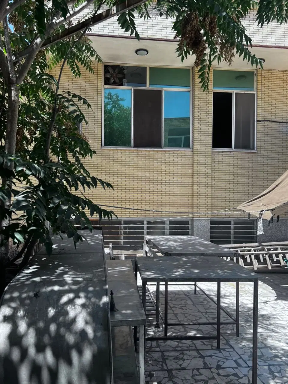 خانه دو طبقه ۱۸ سال ساخت ۲۳۰ متر زمین ۳۰۰ متر بنا