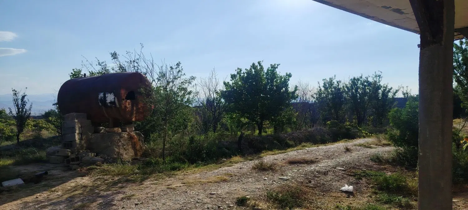 فروش باغ انگور ۱.۵ هکتاری در شهر زیارت شیروان