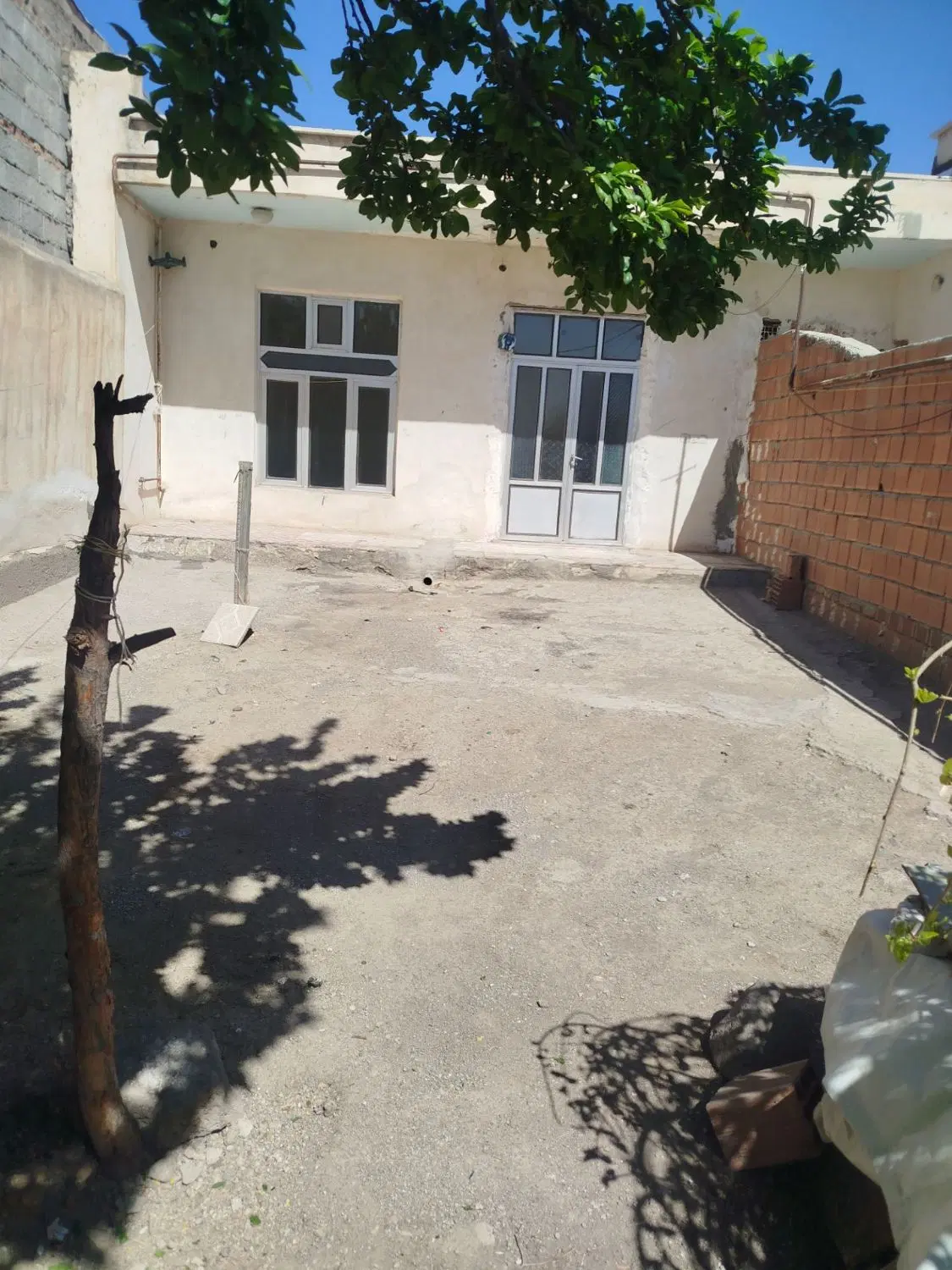 خانه ویرایی حیاط بزرگ بر خیابان ۲۴متری