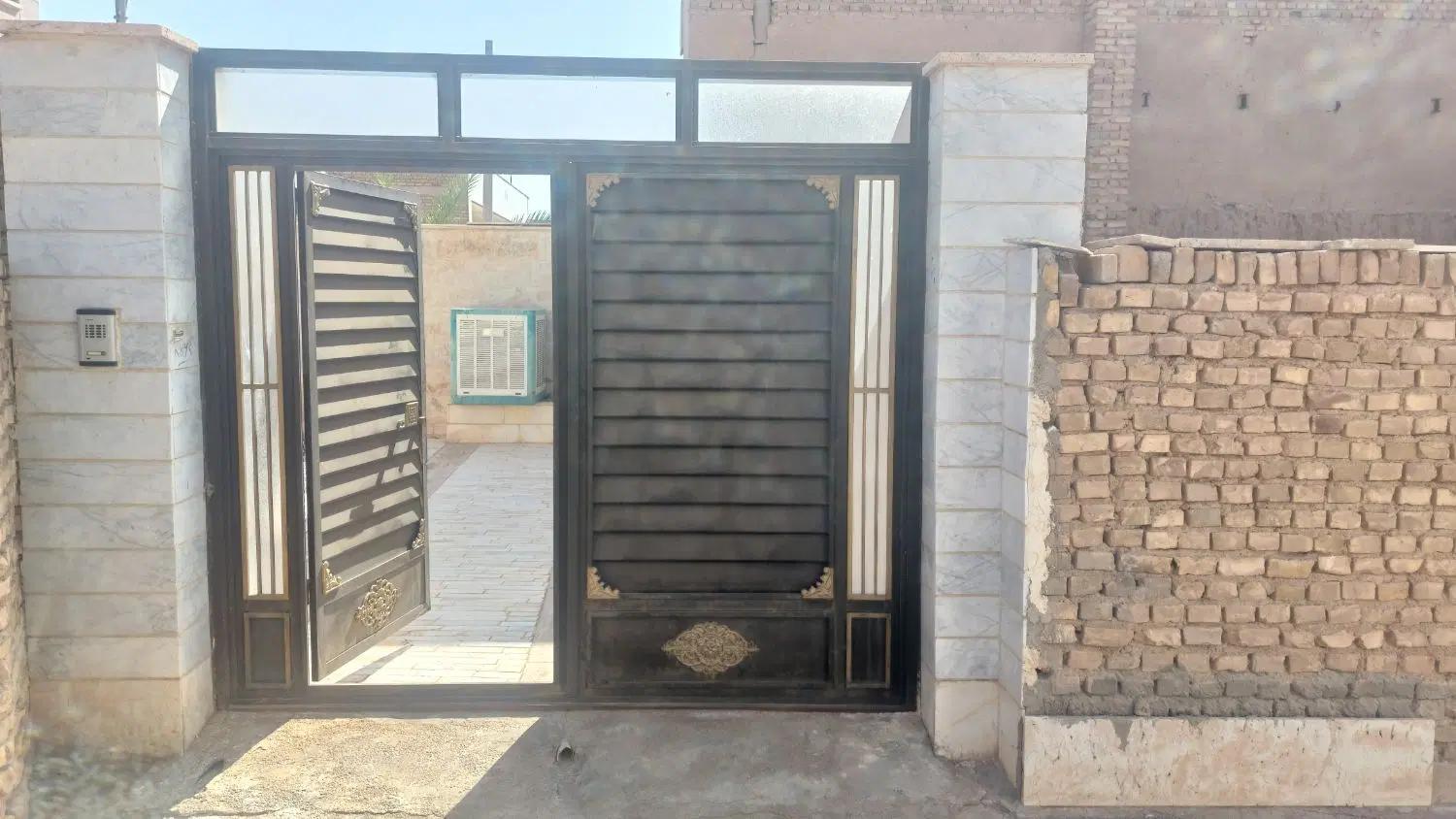 فروش خانه دو طبقه کلیدنخورده خ. طالقانی کوچه عزتی