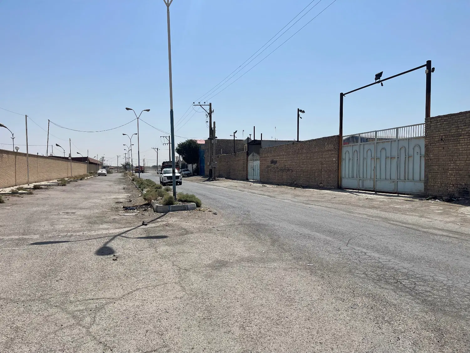 ۸۲۰ متر چهار دیواری بلوارکافی کولا