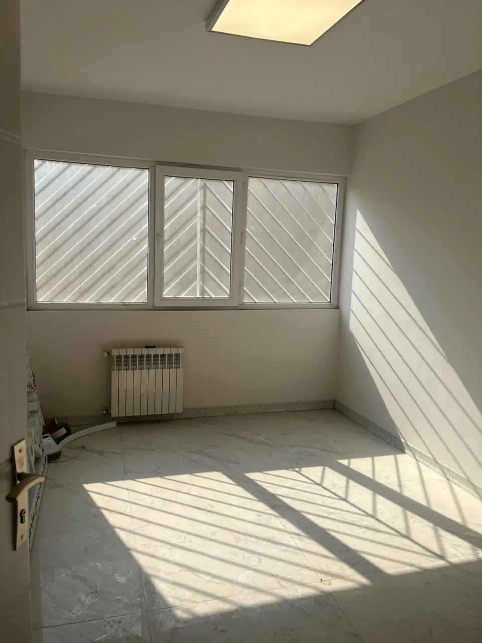 فاطمی زرتشت۱۲۱متر۳خواب سنداداری پارکینگ تخلیه