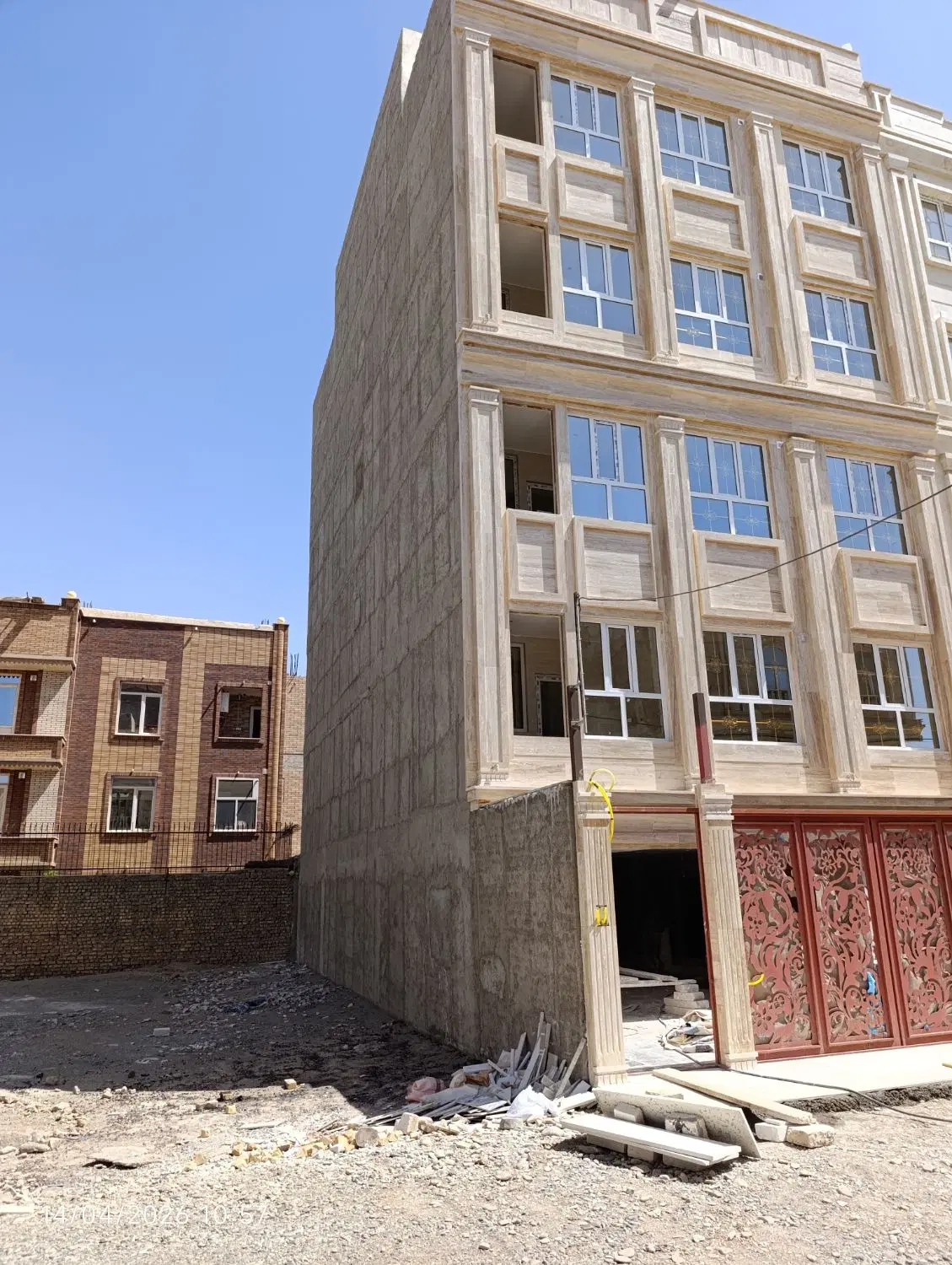 زمین 180متری