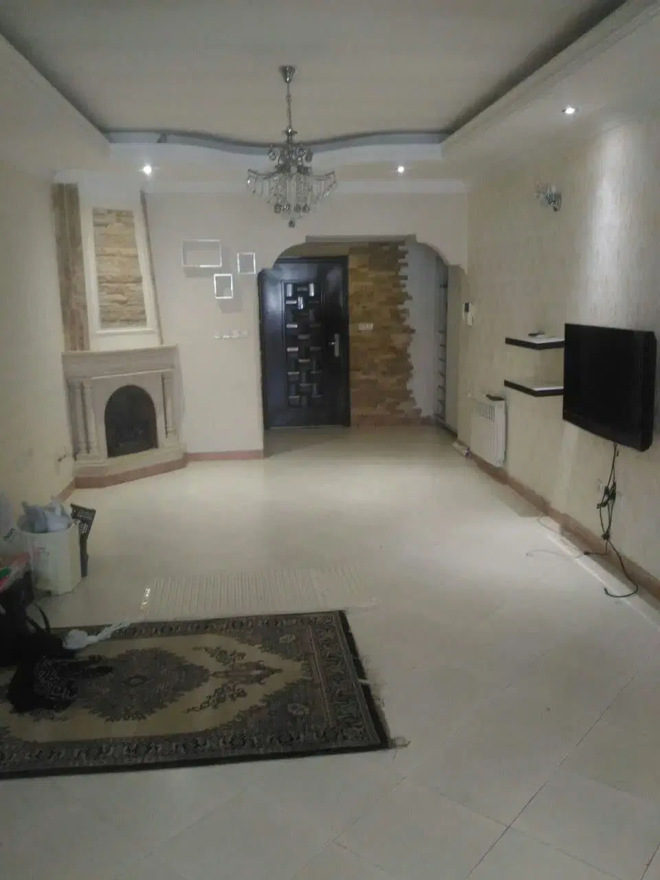 آپارتمان ۹۳ متری تمیز