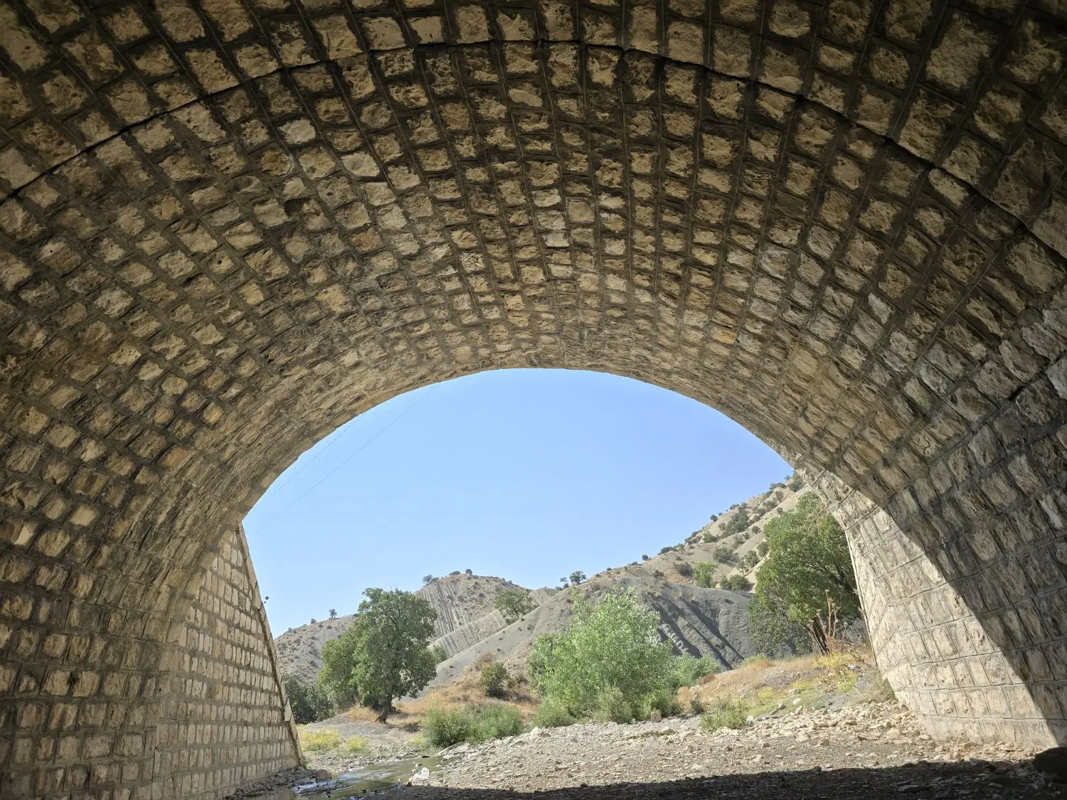 ۴۲۵ متر زمین شمالی در جنب مسکن مهر