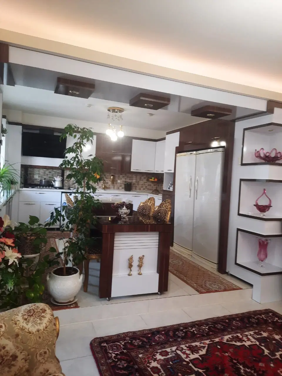 فروش واحد ۱۴۲ متر چهاراه طالقانی