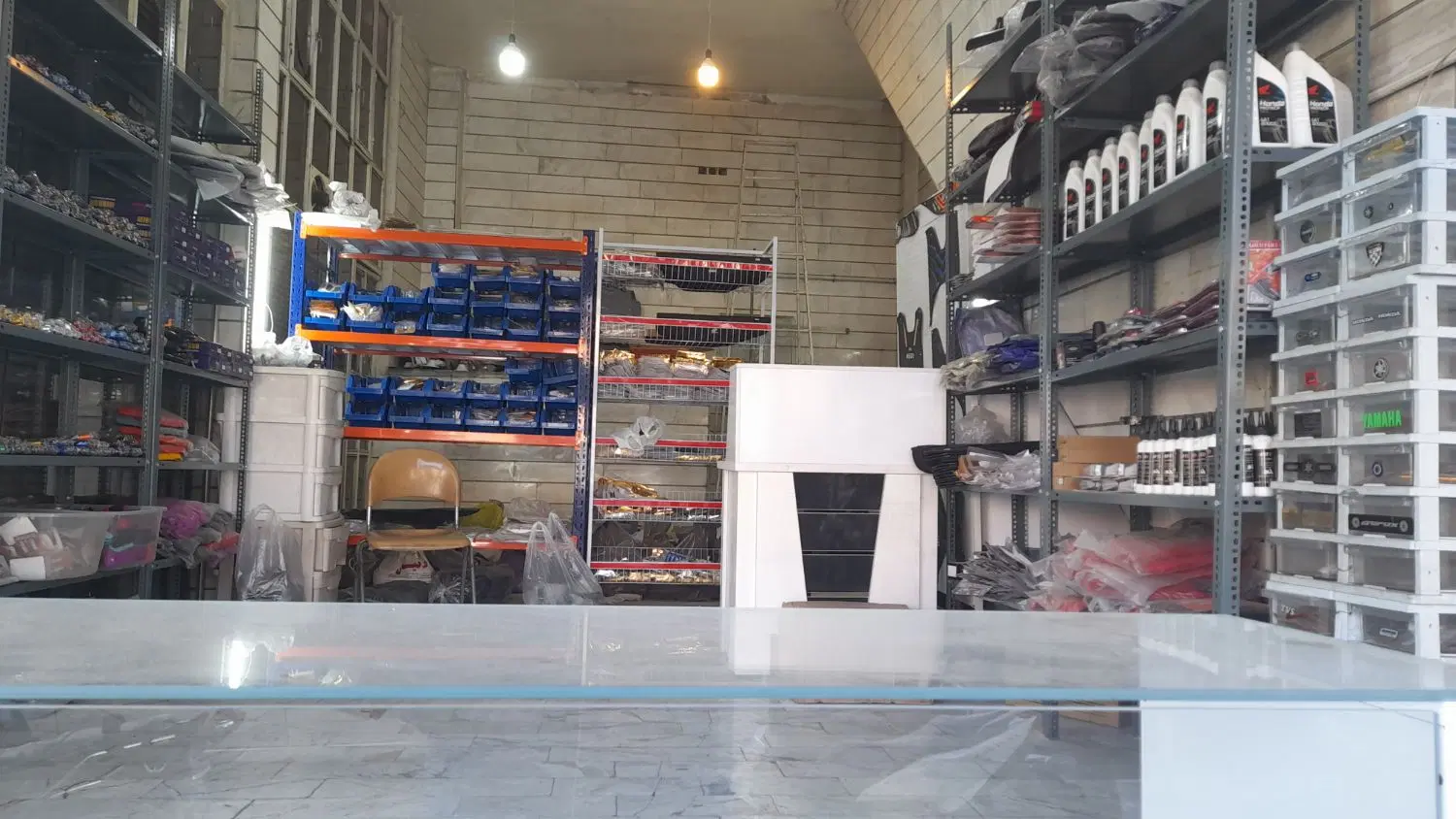 مغازه همکف اجاره ای نبش میدان و خیابان اصلی
