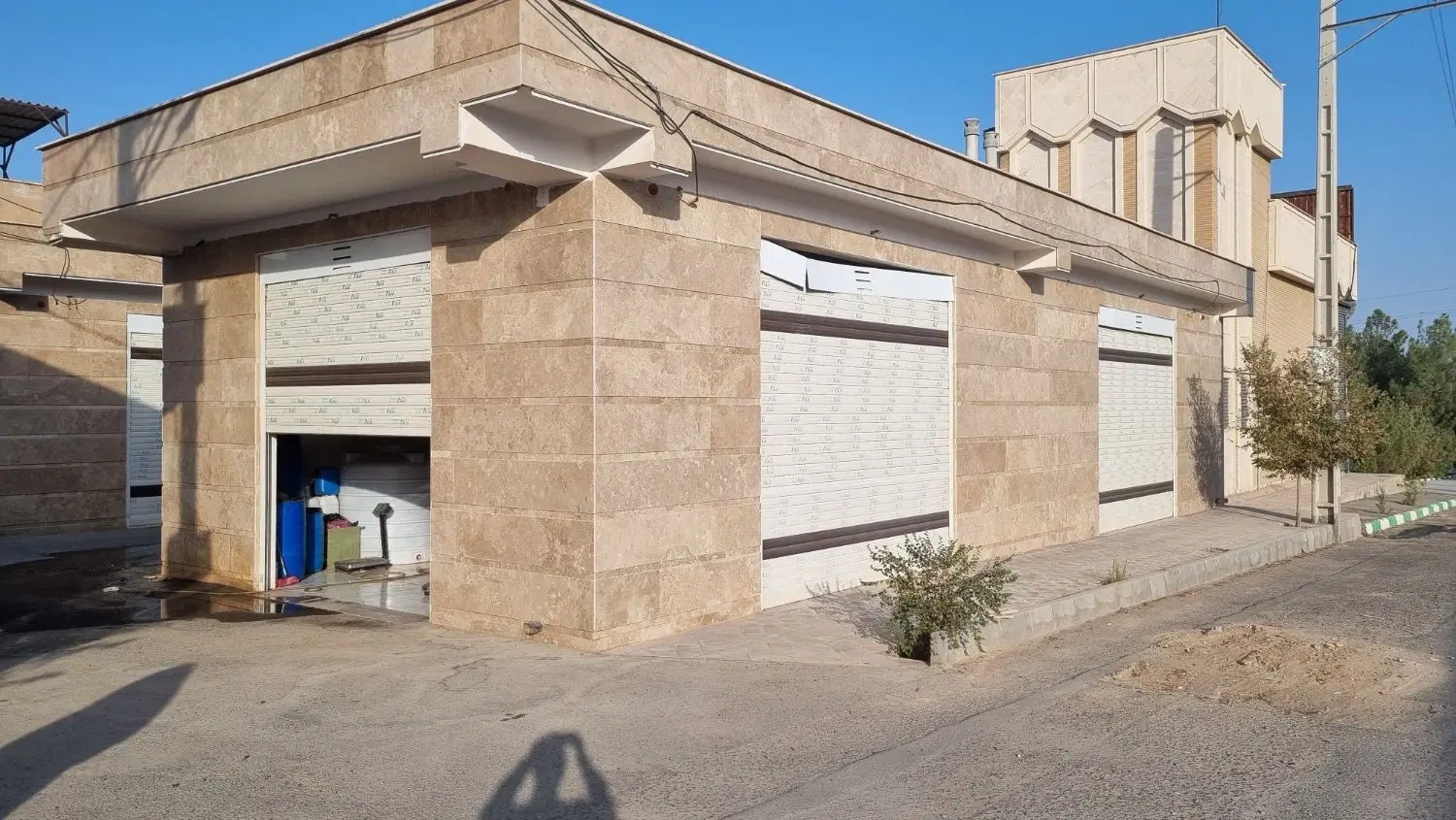مغازه دو نبش میدان تره بار