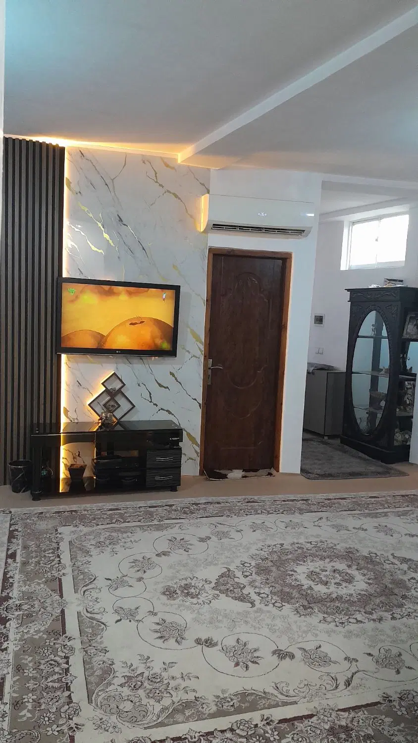 خانه آپارتمان هم کف ویلایی درماشین رو بر جاده دوبر
