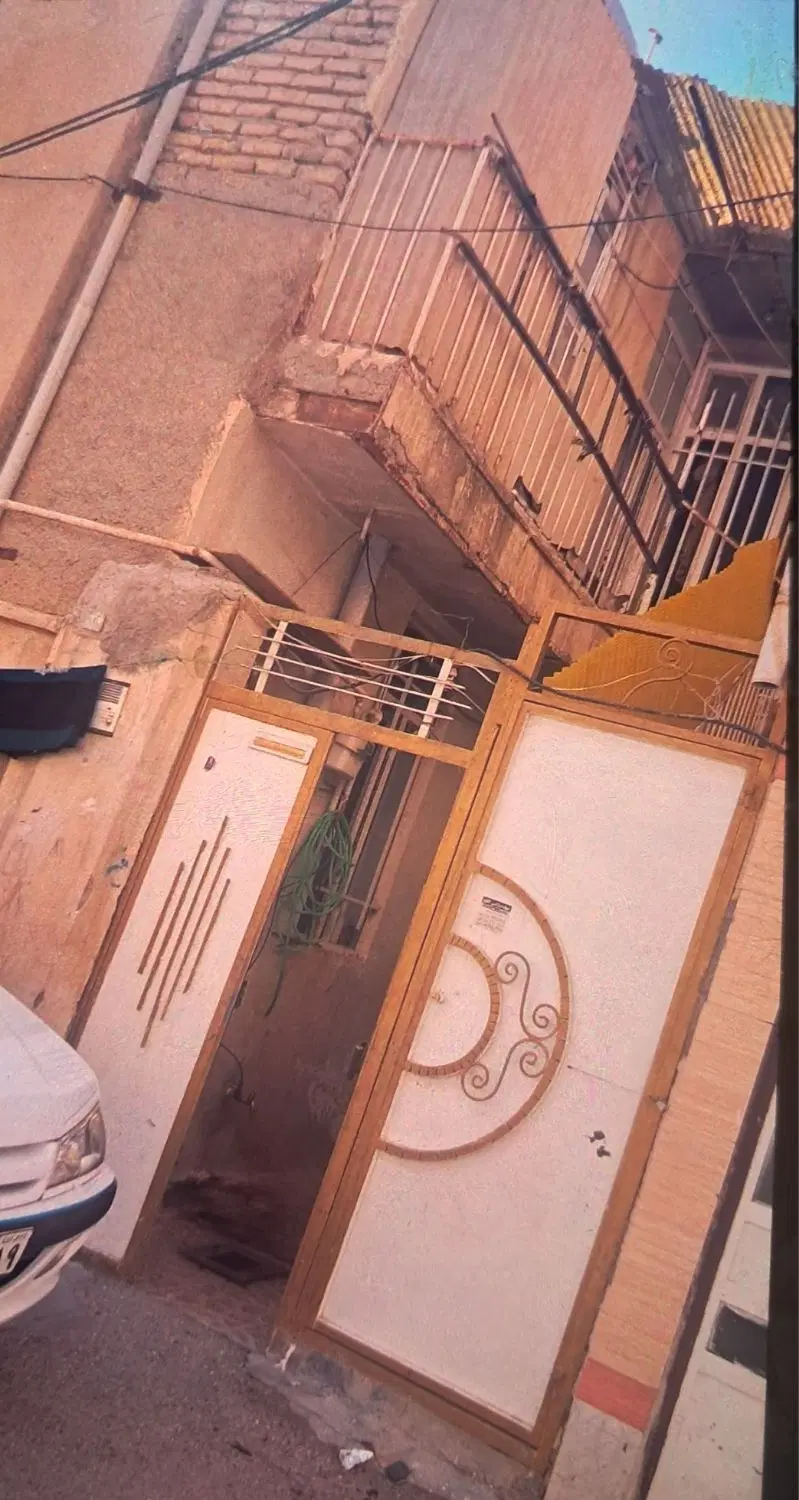 خانه ۶۰ متری ۲ طبقه قدیم ساز