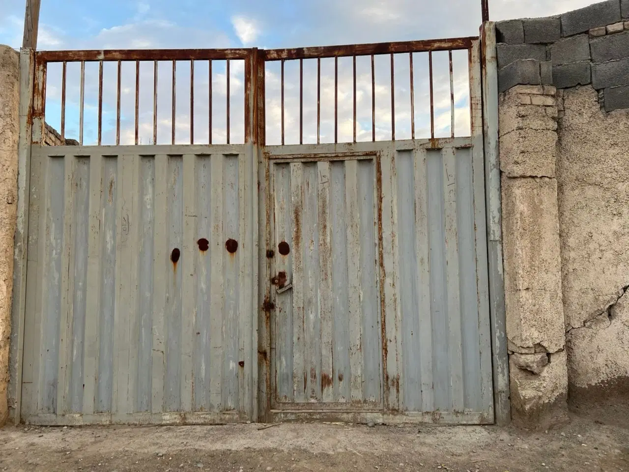 دامداری و چهاردیواری متر ۱۱۰۰