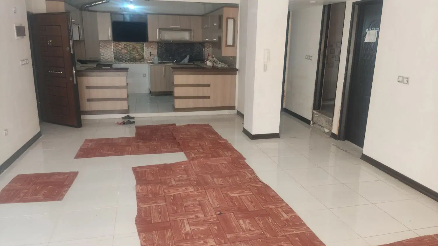 فروش خانه دو خوابه،بر خیابان اصلی،سند دارکیان اباد