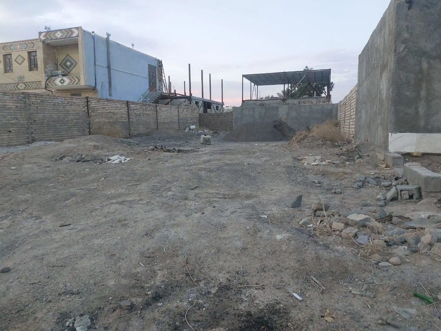 ۳۲۲ متر زمین بم لب بلوار مرادی شهرک رزمندگان