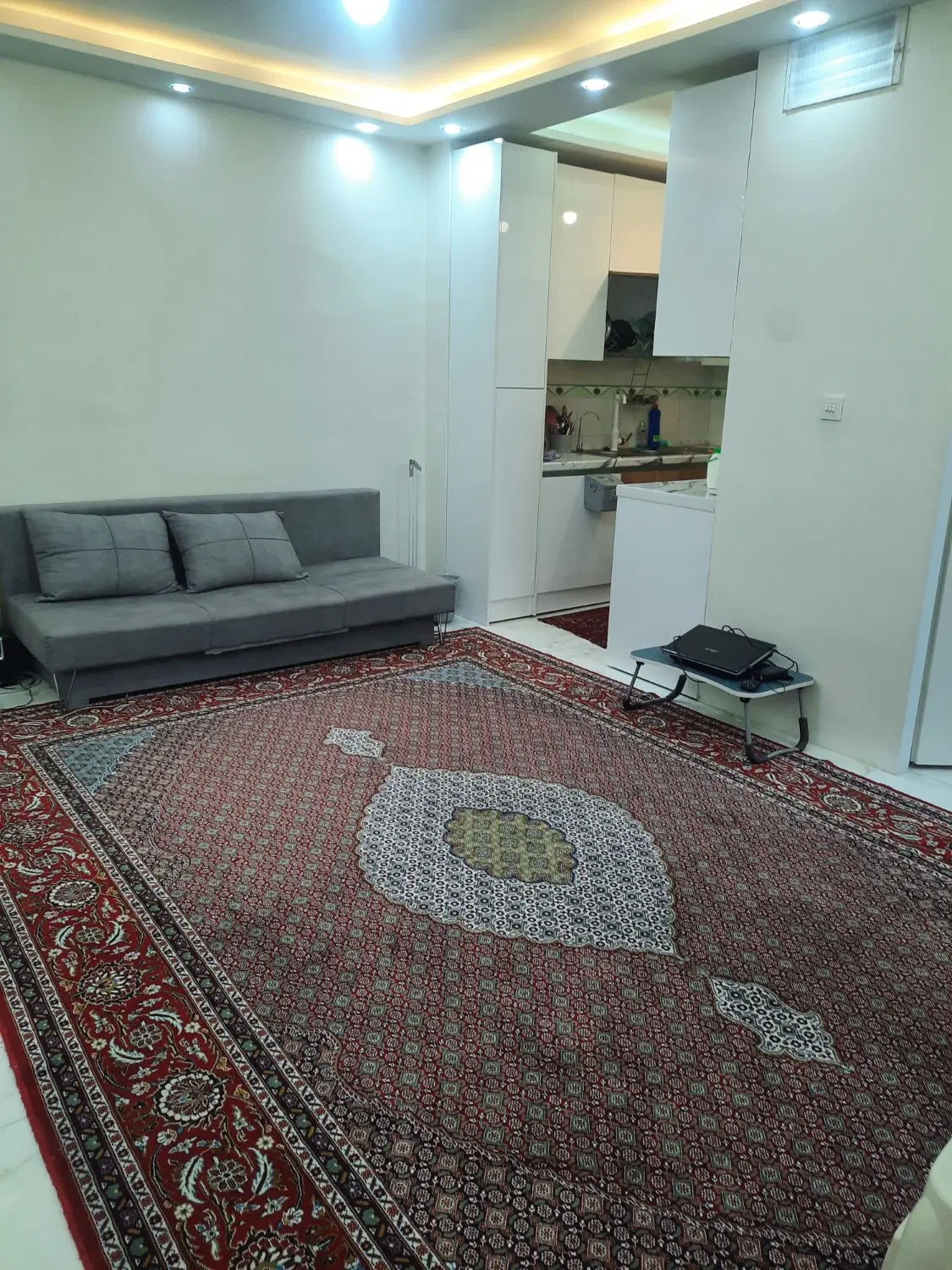 ۵۰متر با پارکینگ و انباری