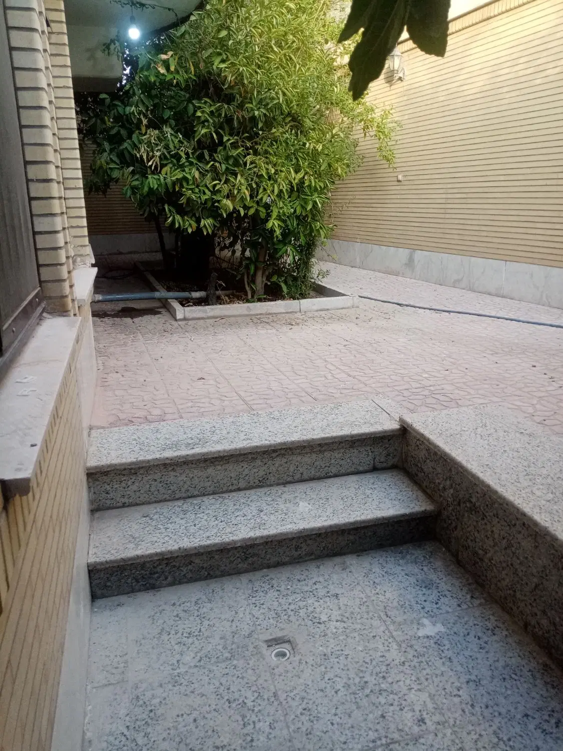 اجاره آپارتمان چهارباغ بالا
