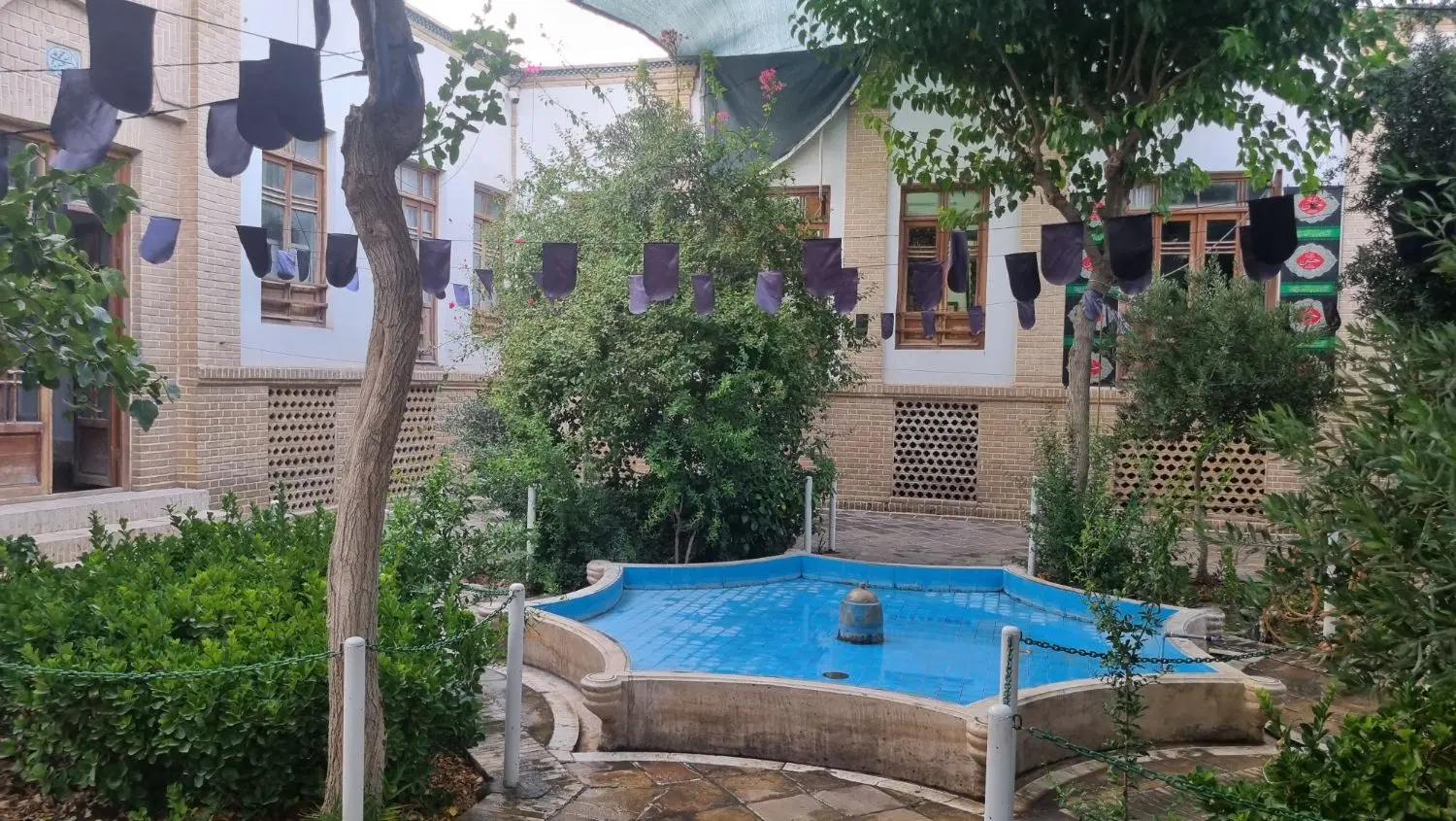زمین پایین کوه
