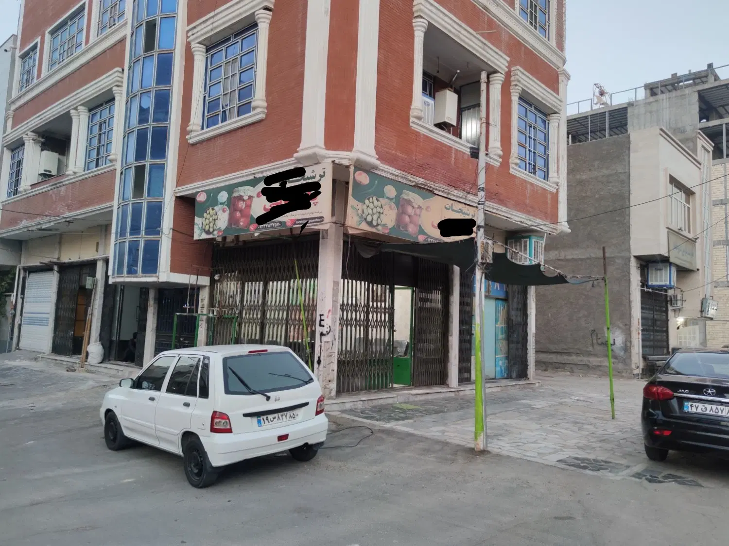 اجاره دو واحد ملک تجاری واقع در خیابان شهید برفی