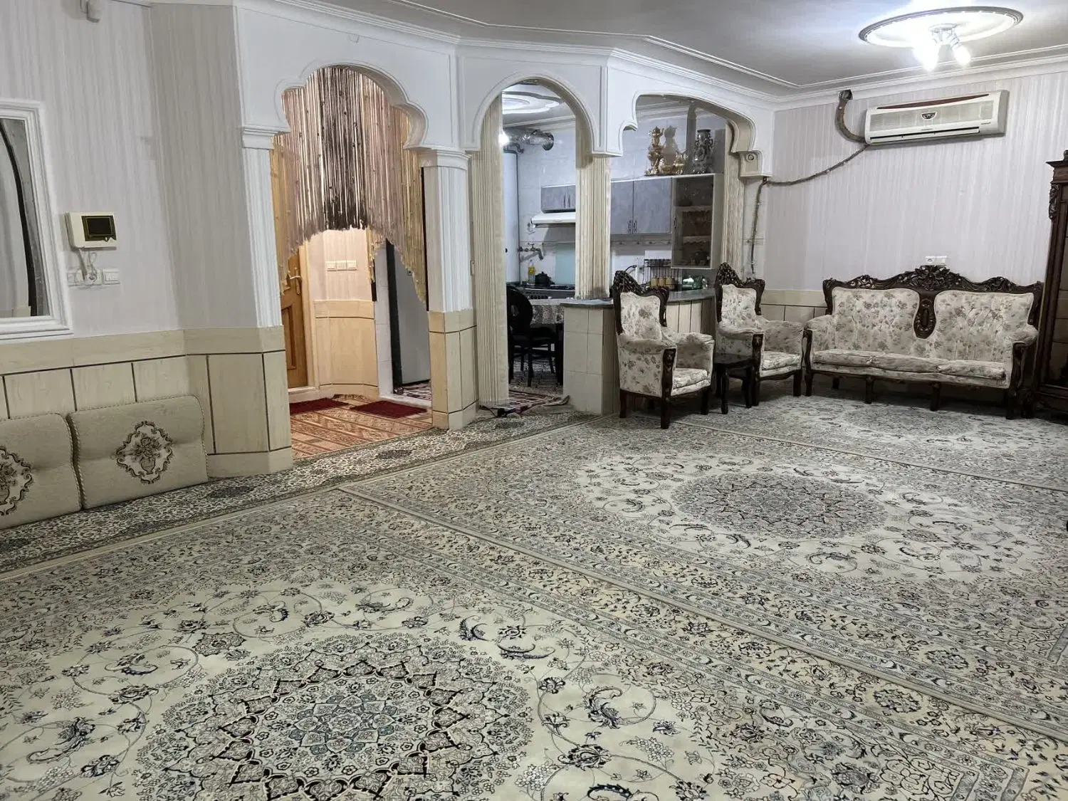 ویلایی دو طبقه حافظ غربی شهرضا