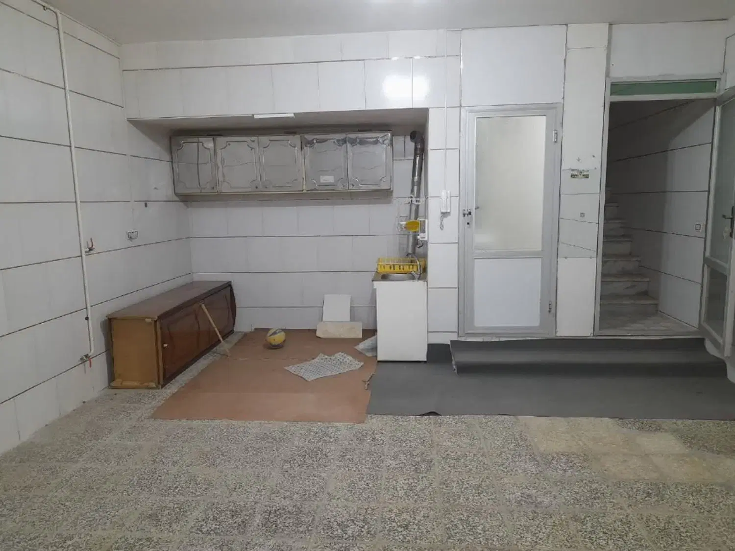 زیر زمین نیمه مسکونی برای خیاطی آرایشگری و...