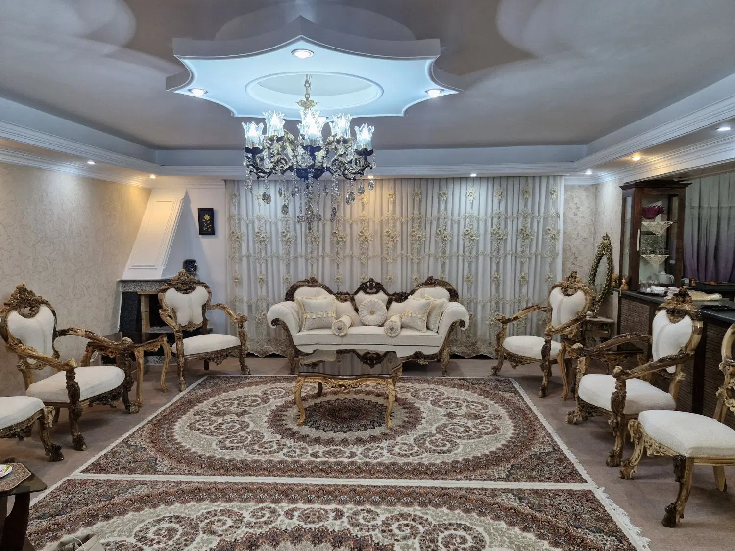 آپارتمان ۱۳۰ متری فول امکانات با آسانسور