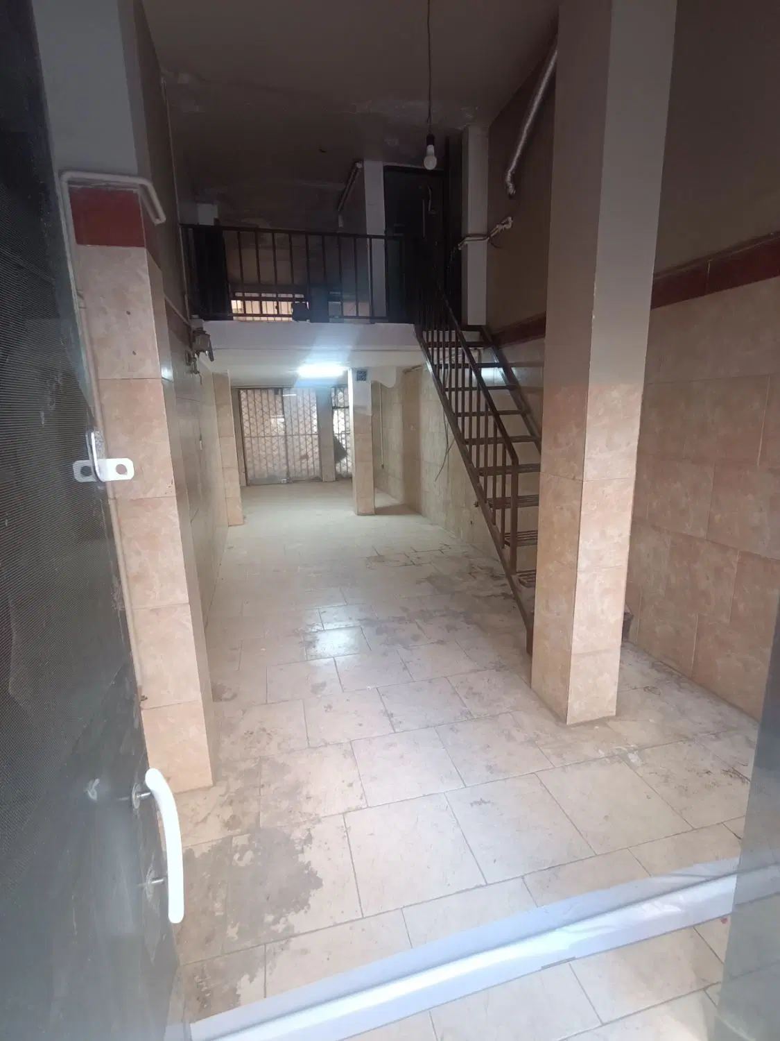 مغازه تجاری سند تک برگ سبز