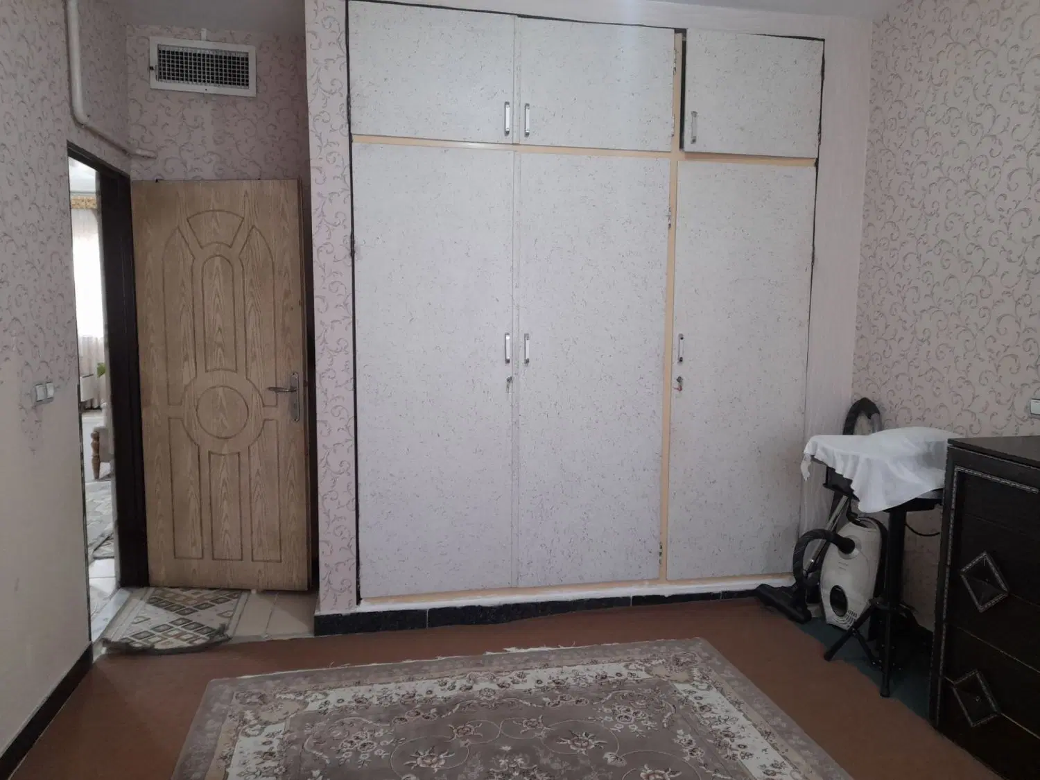 واحد ۱۲۰متری با پارکینگ
