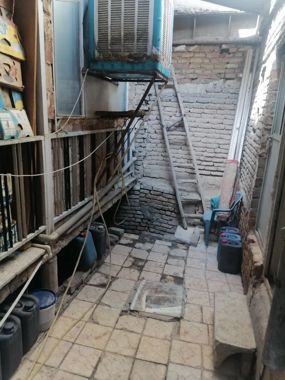دو طبقه کلنگی ۷۶ متر، تجمیعی