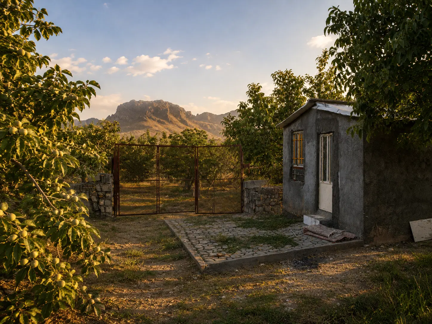 باغ ۲۰۰۰متری واقع در روستای چهر
