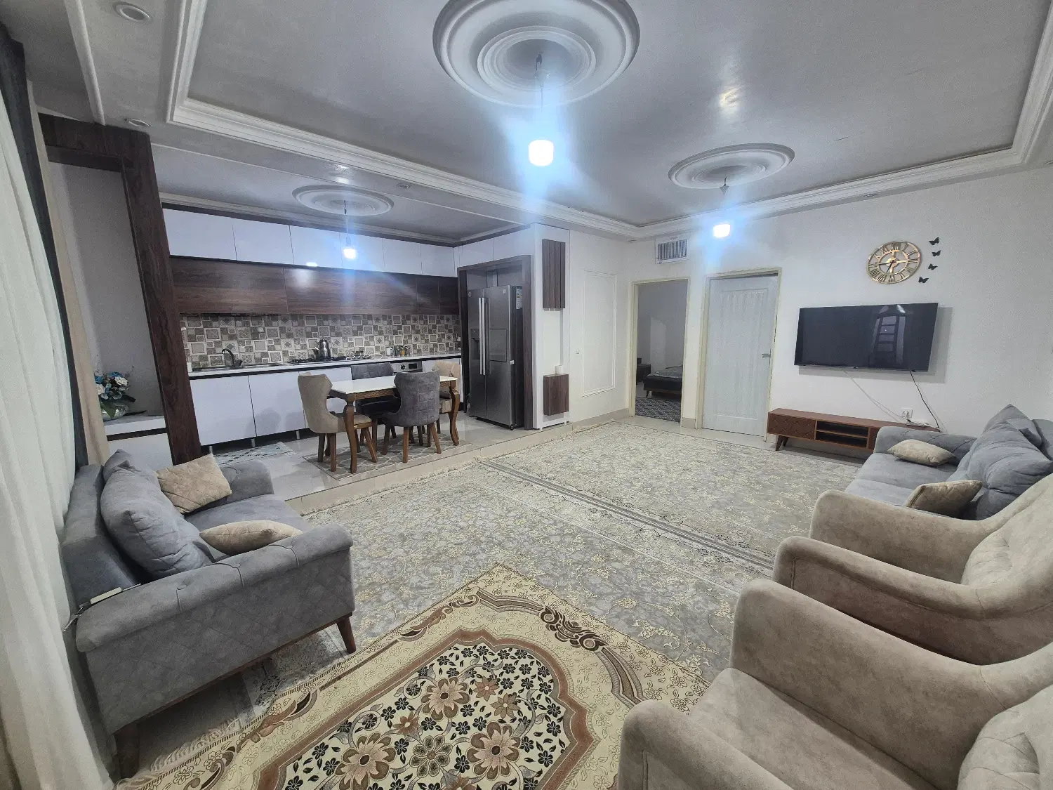 ساختمان ویلایی دو طبقه پاپی خالدار بهاران ۵