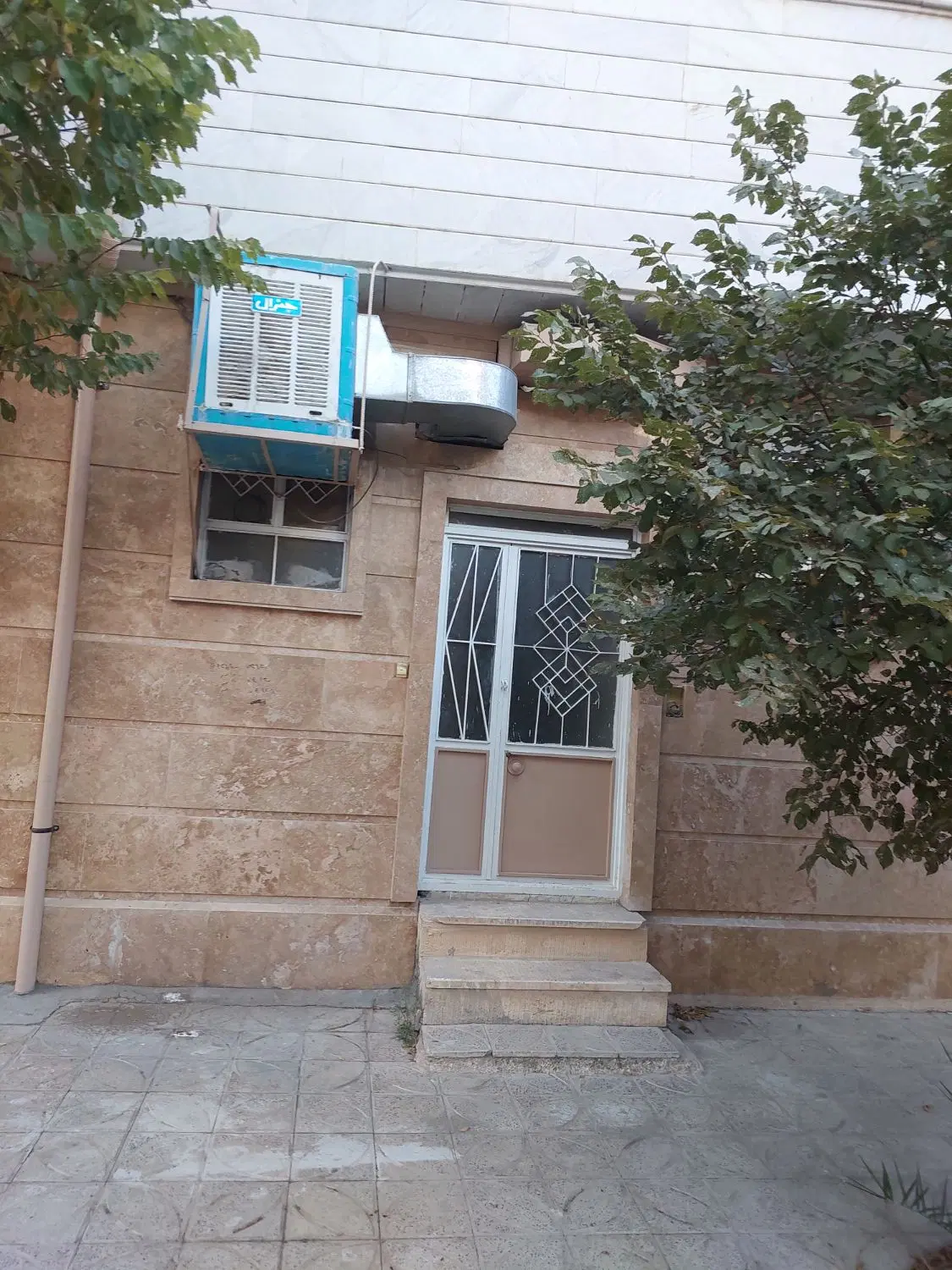 اجاره واحد ۹۰ متری بر خیابان والفجر۳