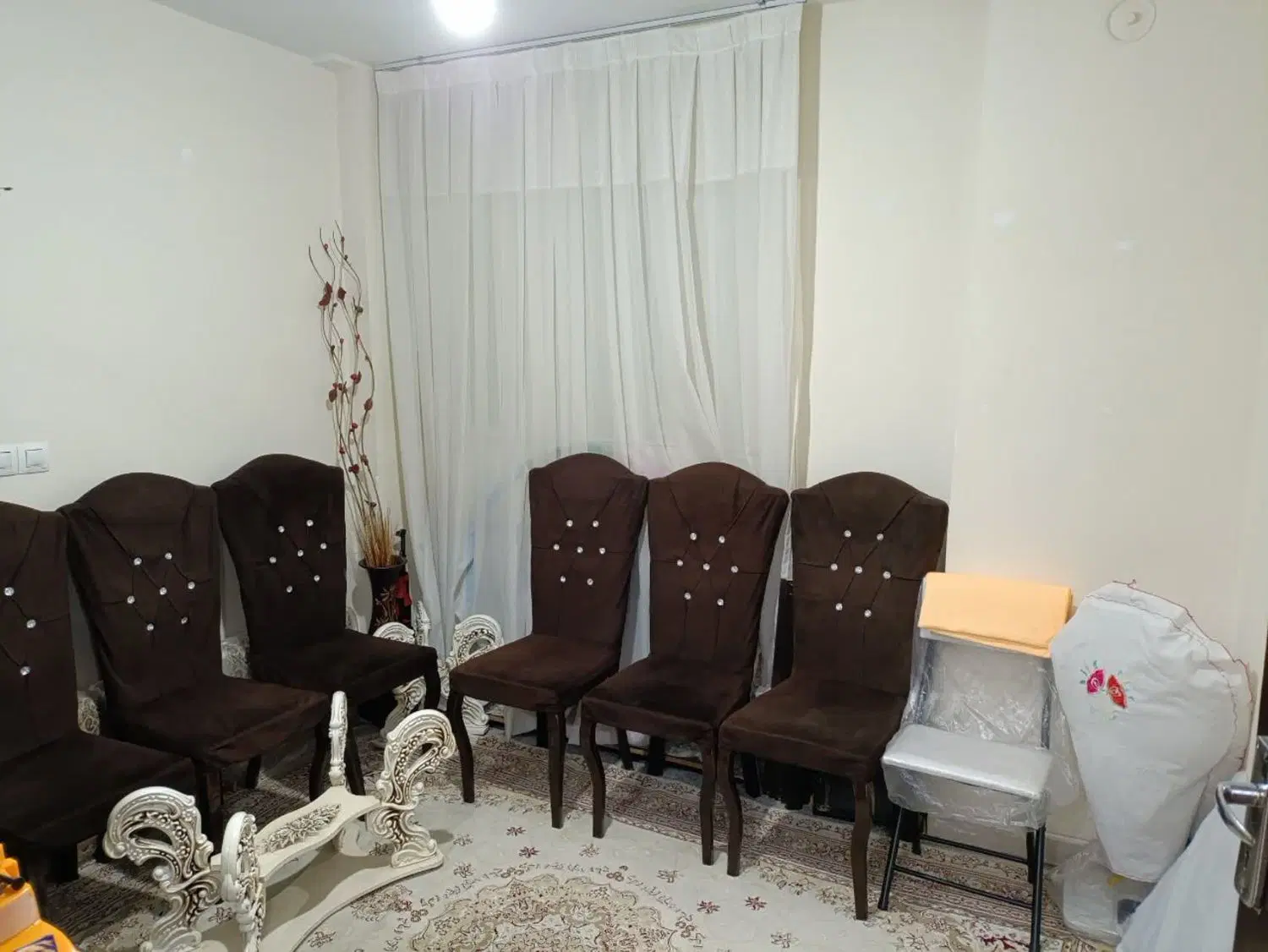 آپارتمان ۷۰ متری هنرستان