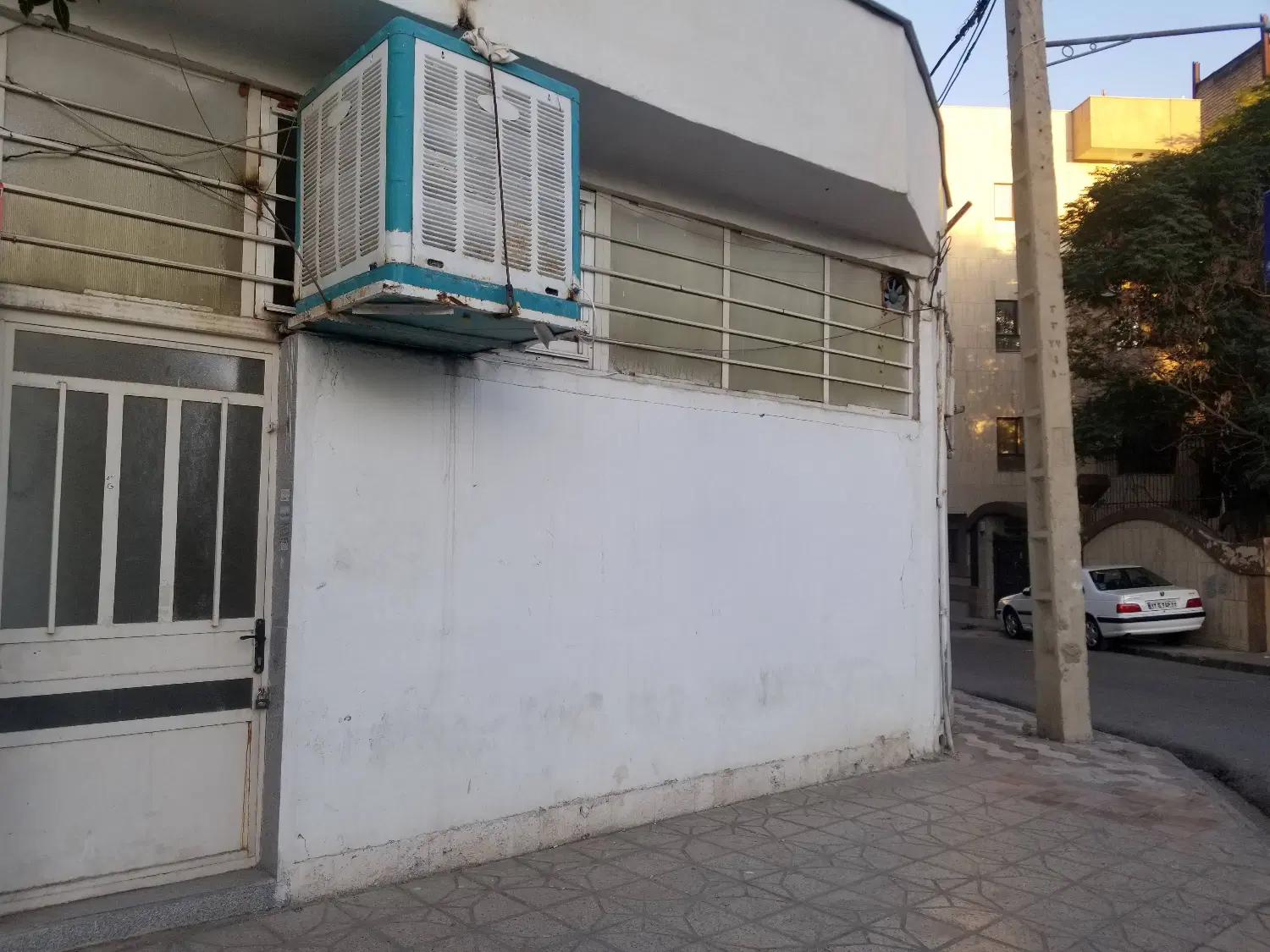 20 متر مغازه با تجاری دایم